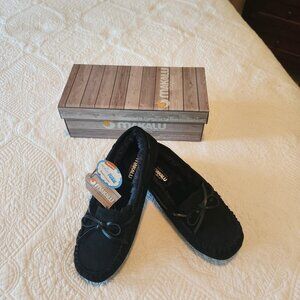 New MAKALU Casual Slip-On Moccasins.  Size 7 1/2 black